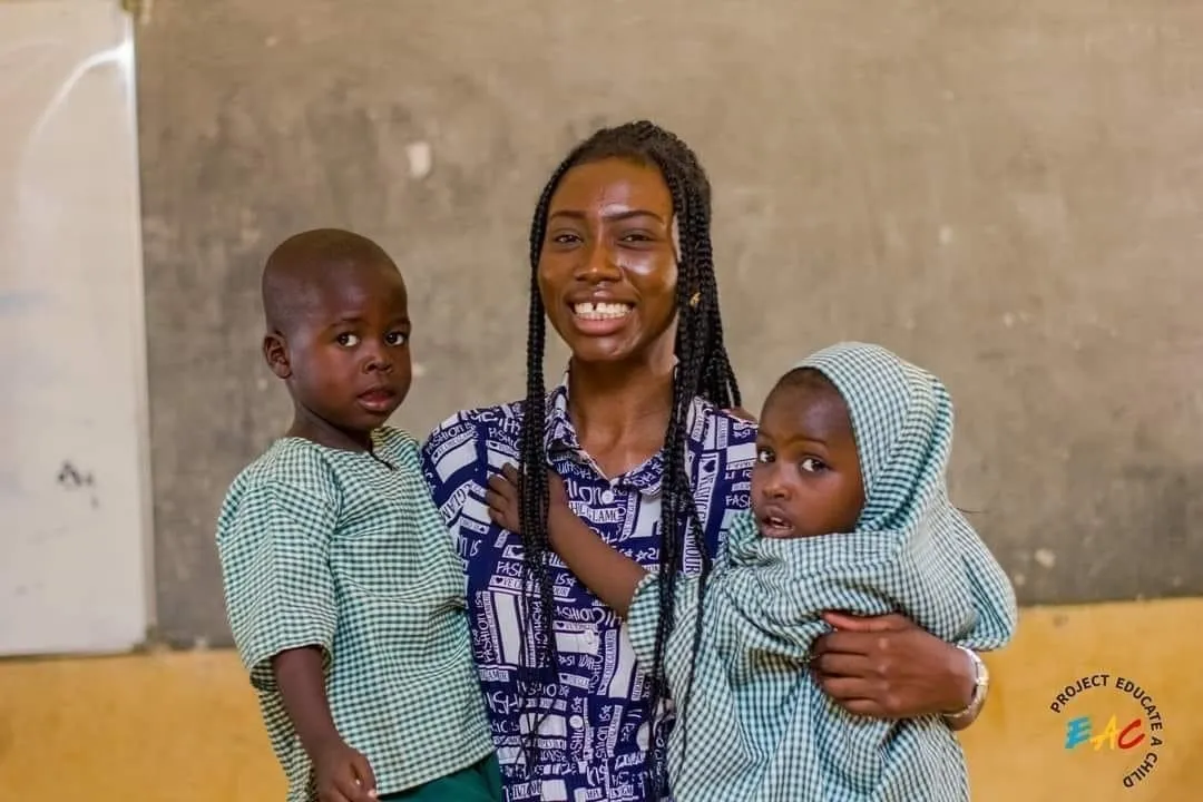 Seyi+and+two+children